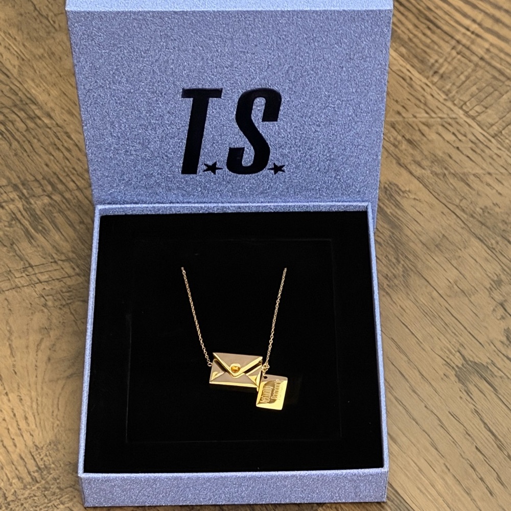 Taylor Swift Actually Romantic Necklace